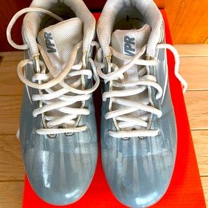 Nike lacrosse cleats. Women’s 7.0 Men’s 5.5